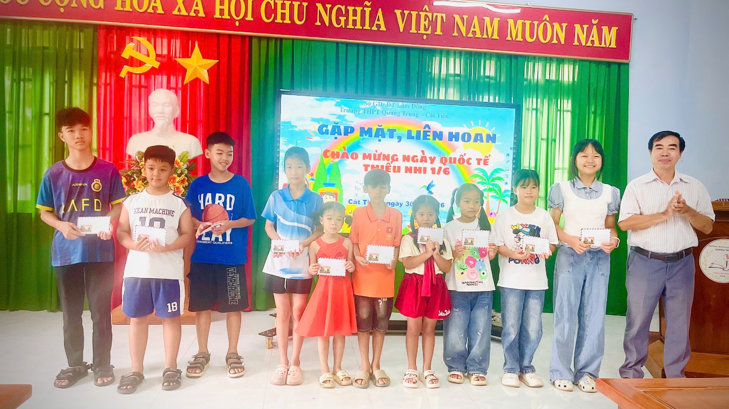 TRƯỜNG THPT QUANG TRUNG – CÁT TIÊN TỔ CHỨC GẶP MẶT, LIÊN HOAN CHÀO MỪNG NGÀY QUỐC TẾ THIẾU NHI 1/6