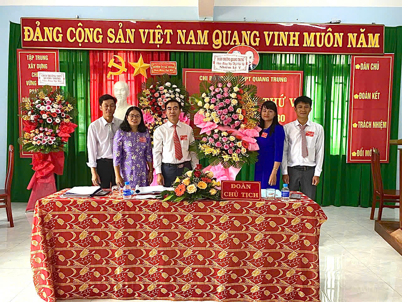 hinh doan truong