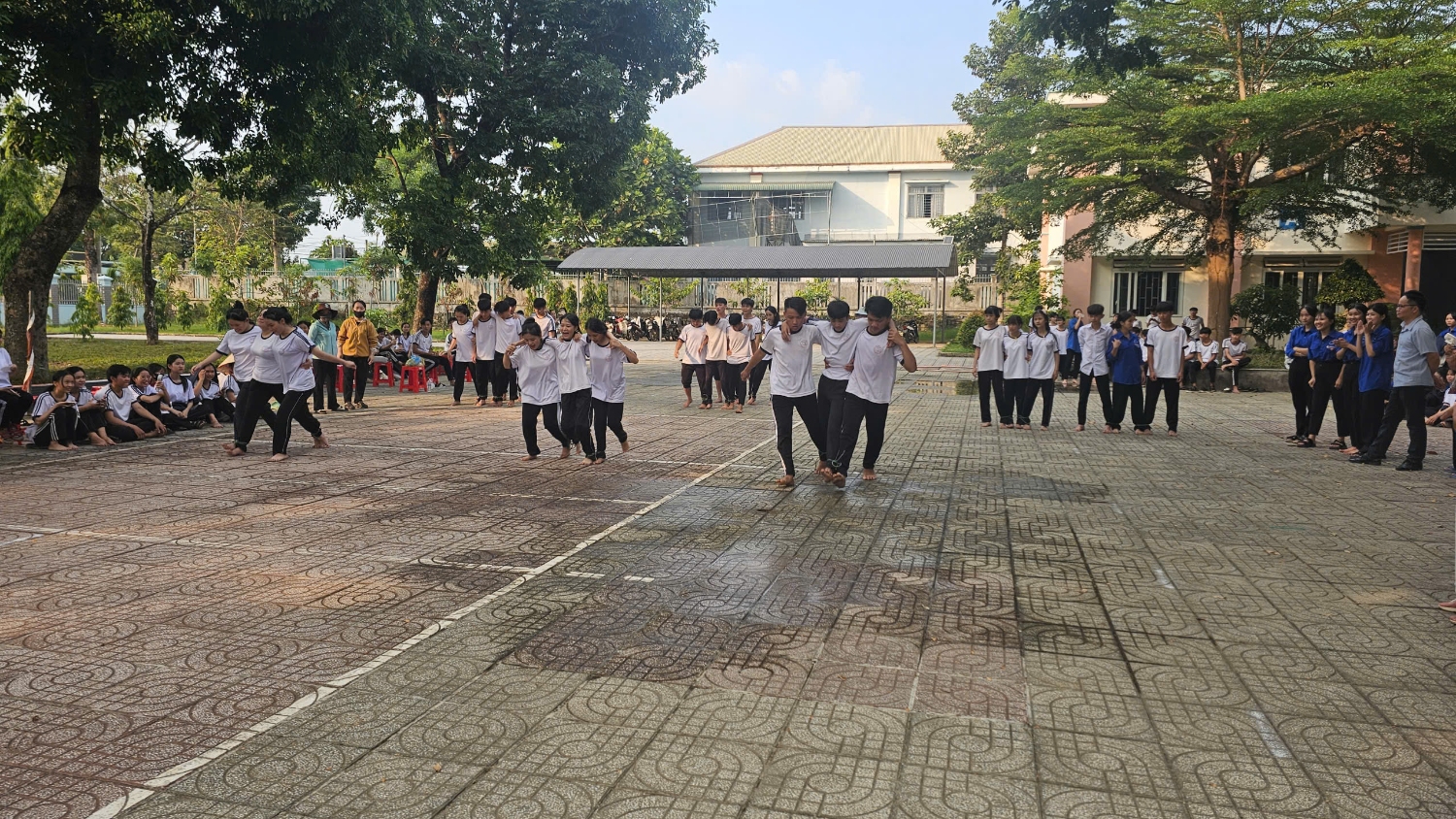 gen h ảnh ba người bốn chân