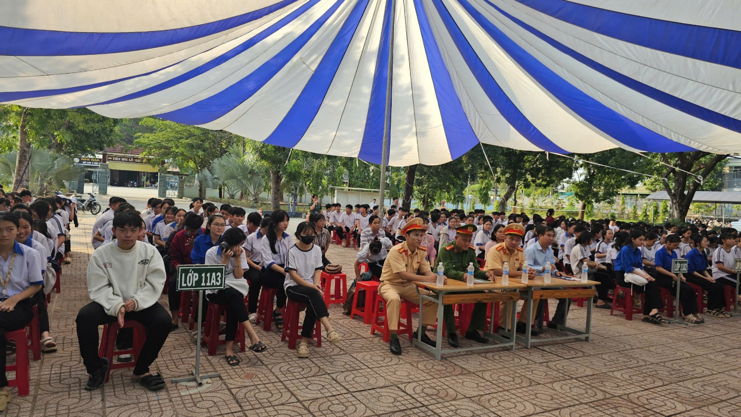 TRƯỜNG THPT QUANG TRUNG – CÁT TIÊN TỔ CHỨC TUYÊN TRUYỀN PHỔ BIẾN GIÁO DỤC PHÁP LUẬT - TRẬT TỰ ATGT VÀ HƯỚNG DẪN KỸ NĂNG LÁI XE AN TOÀN